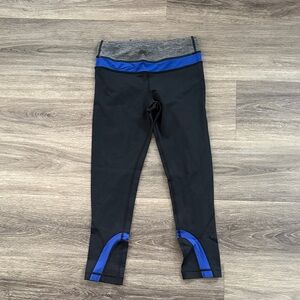 Lululemon Black and Blue Run: Inspire Crop II Leggings 4 Mid Rise Capris 23”